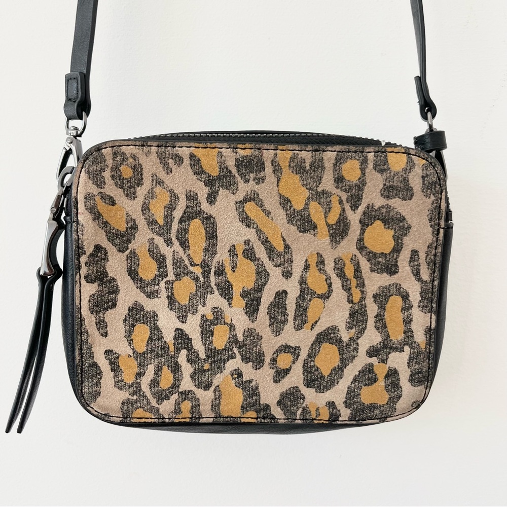 Splendid Cheetah Leopard Print Crossbody Two Compartment Purse Cute Barely Used